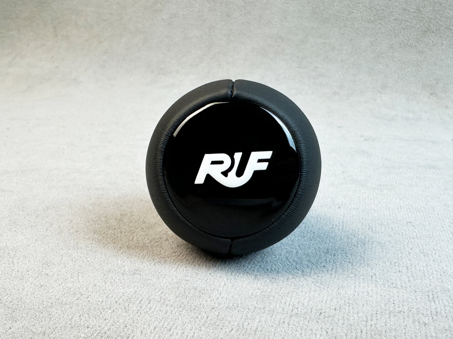 Gloss finish logo gear knob Porsche interior