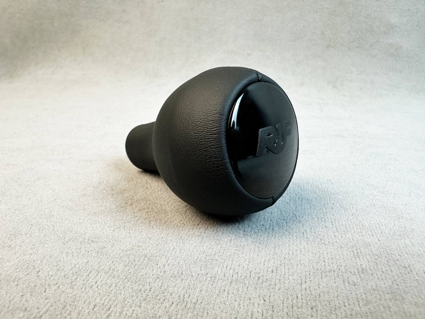 Leather shift knob with matte plastic RUF badge insert