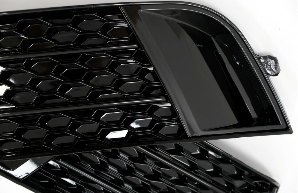 Side Grilles Fog Lamp Covers compatible with Audi A1 8X (2010–2015), RS1 Design in Piano Black, made of high-quality ABS plastic.