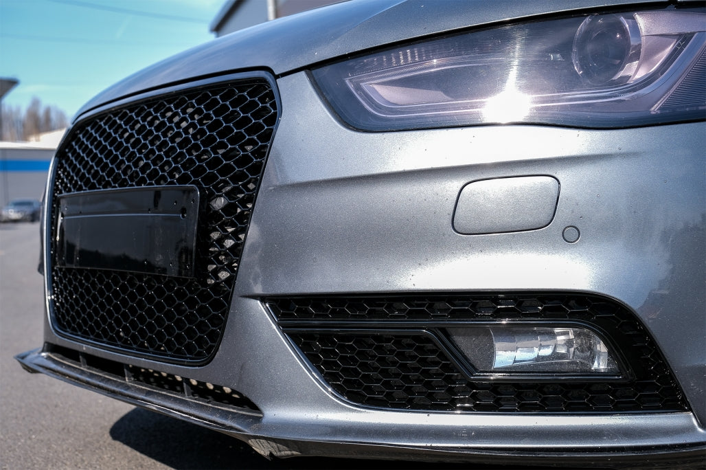 Badgeless Front Grille RS Design Honeycomb Piano Black with PDC Covers for Audi A4 B8 Facelift (2012–2015)