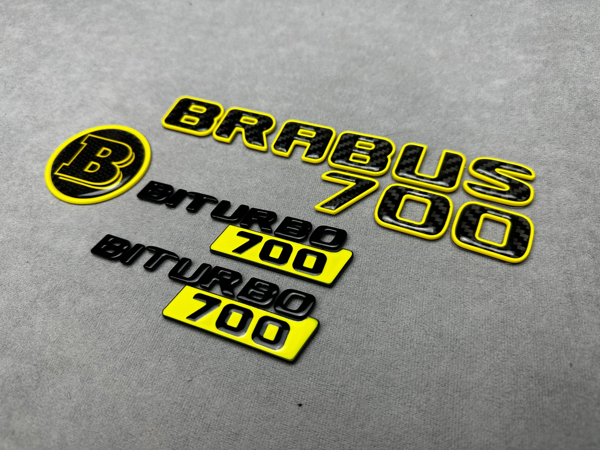 Brabus 700 emblem badge set 2-component yellow metallic with genuine carbon for Mercedes, premium design, easy installation