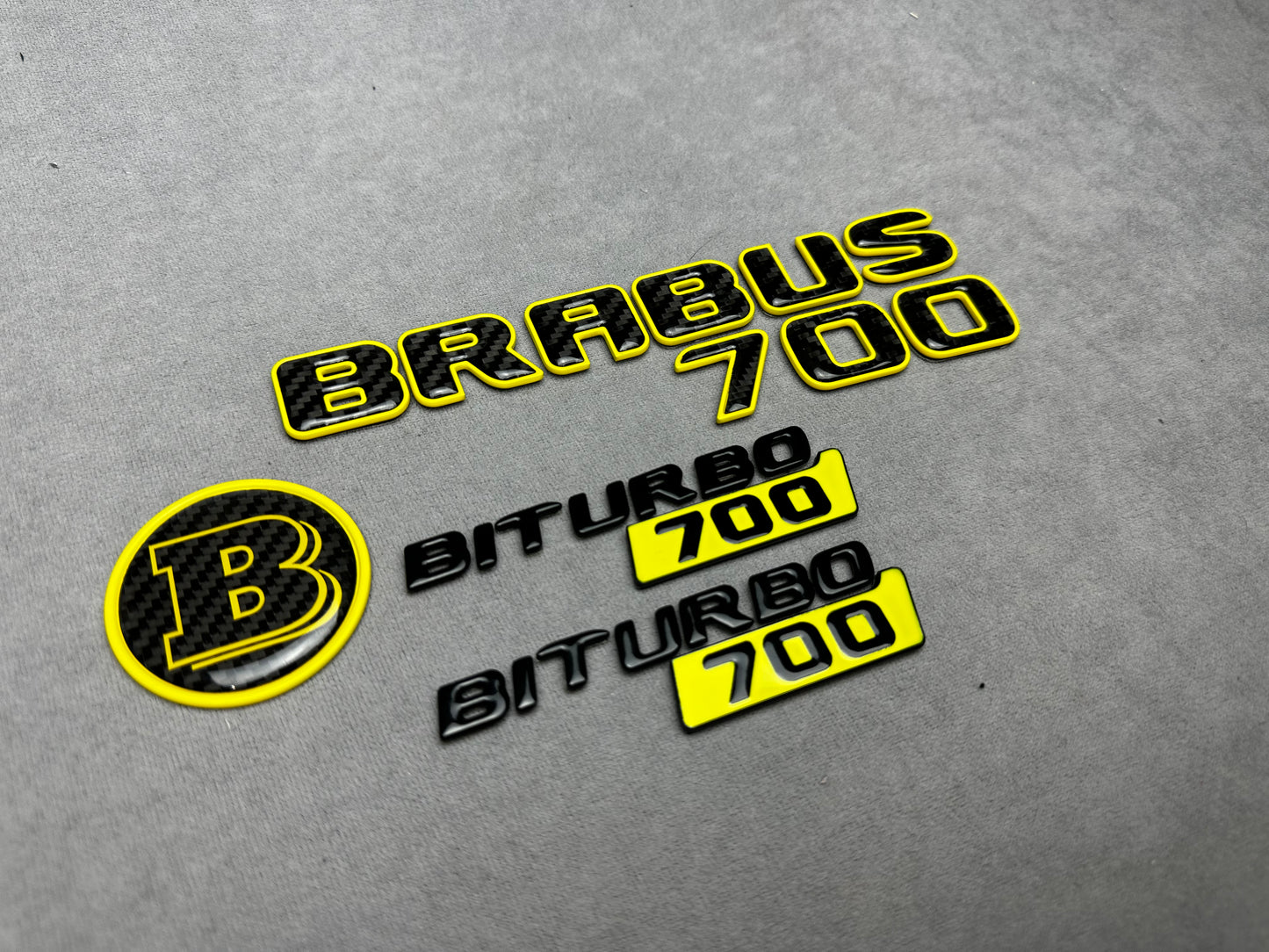 Brabus 700 emblem badge set 2-component yellow metallic with genuine carbon for Mercedes, premium design, easy installation