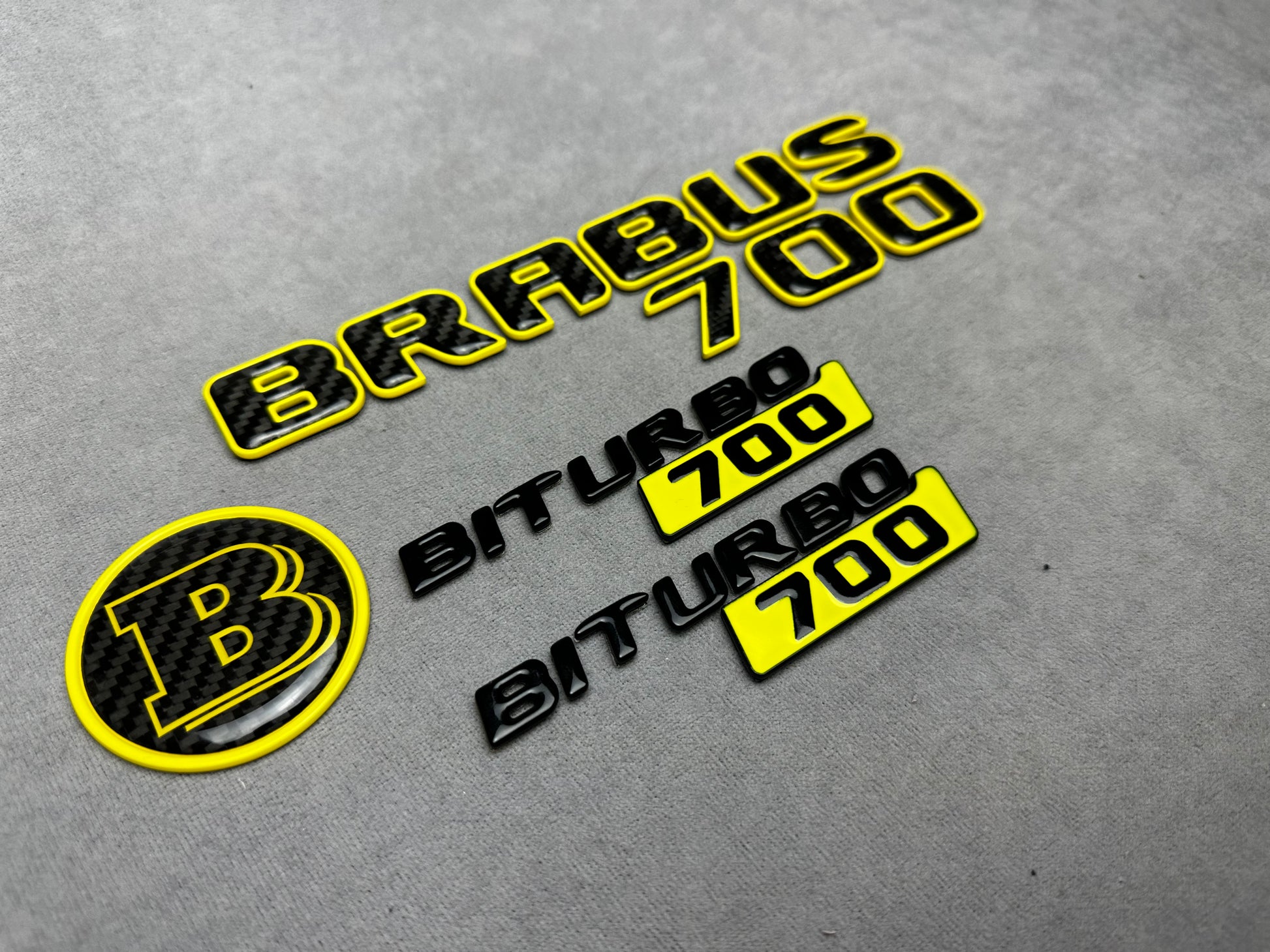 Brabus 700 emblem badge set 2-component yellow metallic with genuine carbon for Mercedes, premium design, easy installation