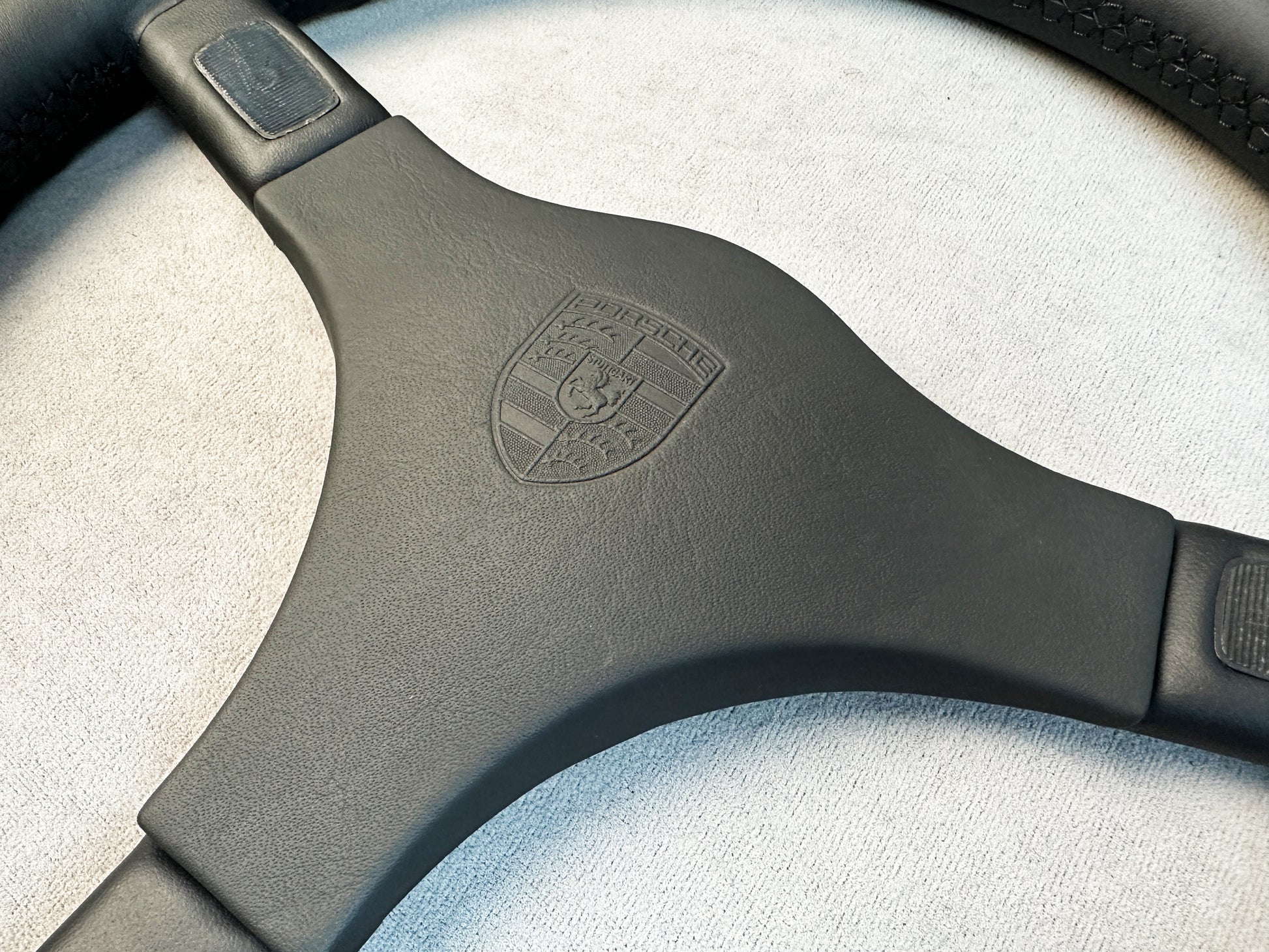 Porsche 928 interior upgrade with Italvolanti RUF steering wheel